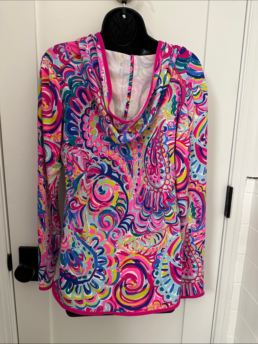 Lilly Pulitzer V-Neck Hooded Tunic in Bright Multi-Paisley Print - Picture 7 of 8